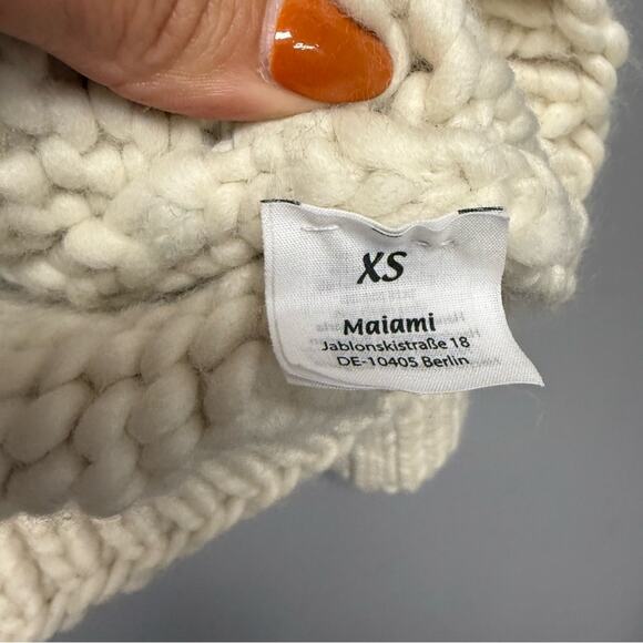 Maiami Intarsia Flower Pullover Sweater - Picture 4 of 7